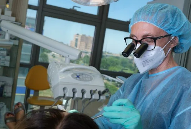 Un intervento allo Studio Dentistico Vittorio Ferri