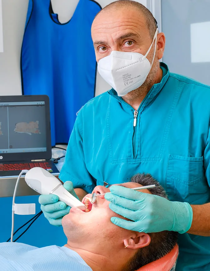 Un’impronta digitale con lo scanner intraorale allo Studio Dentistico Vittorio Ferri